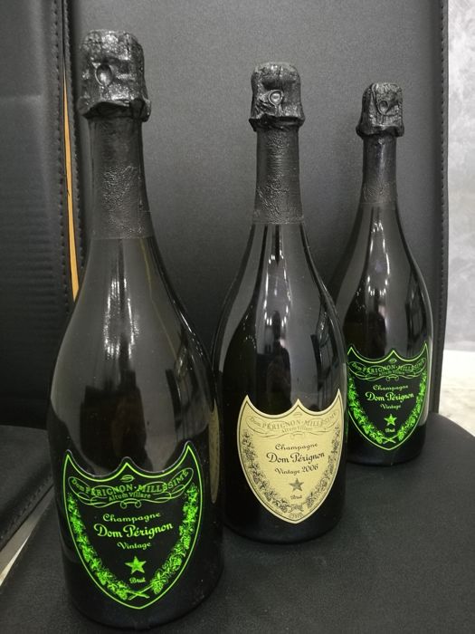 Дом периньон пошлая. Brut Champagne dom Perignon 2009. Dom Perignon Brut Vintage 2009. Brut Champagne 2009 дом Периньон. Dom Perignon Vintage Brut с зеленой этикеткой.